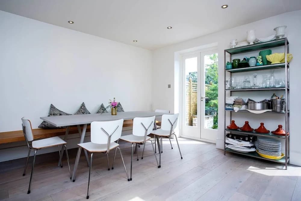 Queen's Park Family Home - photo 4