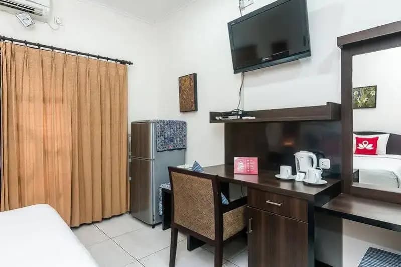 ZenRooms Seminyak Gunung Athena - photo 4