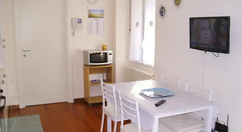 Zara Cosy & Cheap Apartment - Free Parking - Open 24h - photo 12