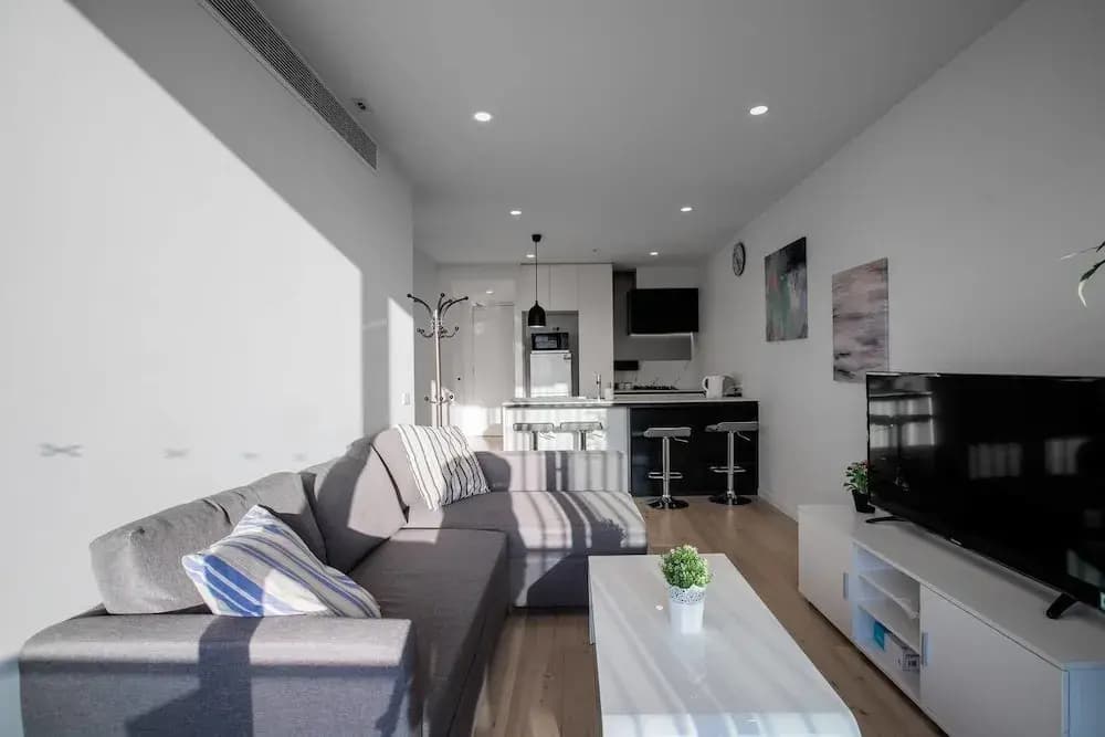 Brand New APT with Sea Views in Heart of St Kilda - photo 3