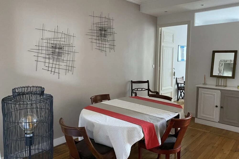 Amazing 2BR Flat Near Passy Village - photo 3