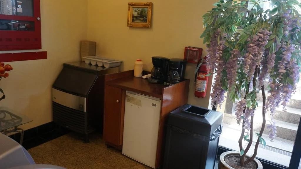 Flushing Motel - photo 16