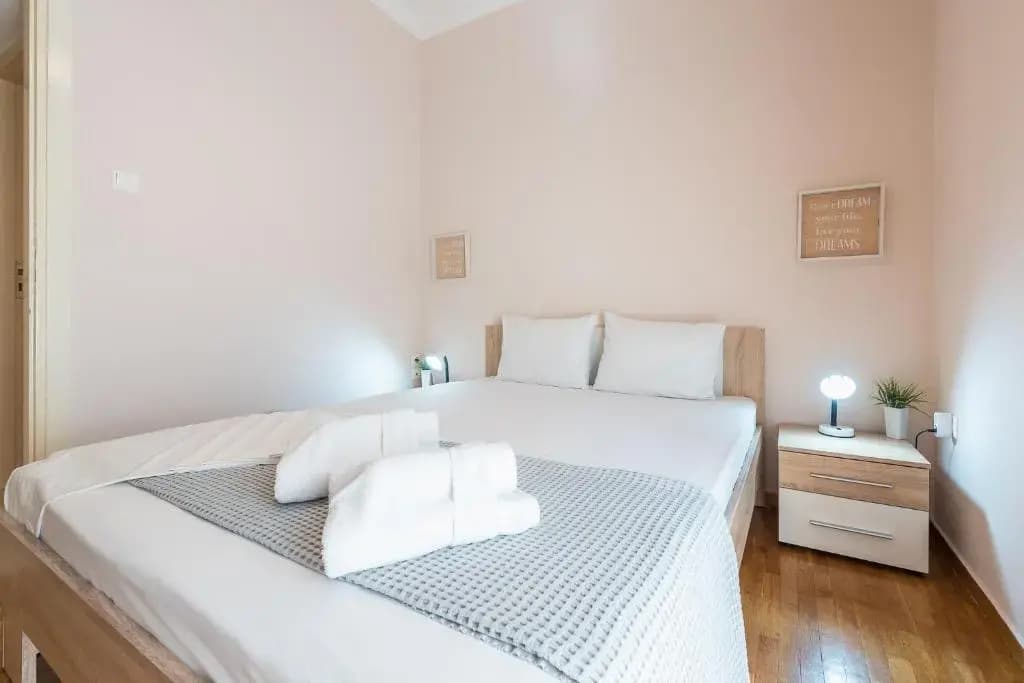 Stylish Acropolis Apartment by Cloudkeys - photo 4
