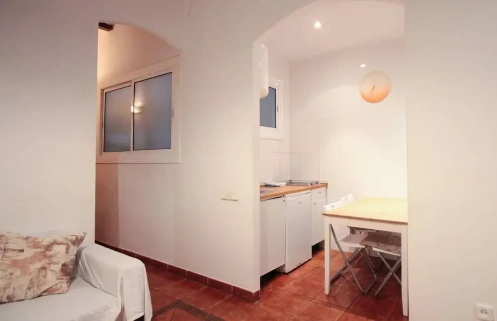 Central Comfortable Apt Born 2.1 - photo 13