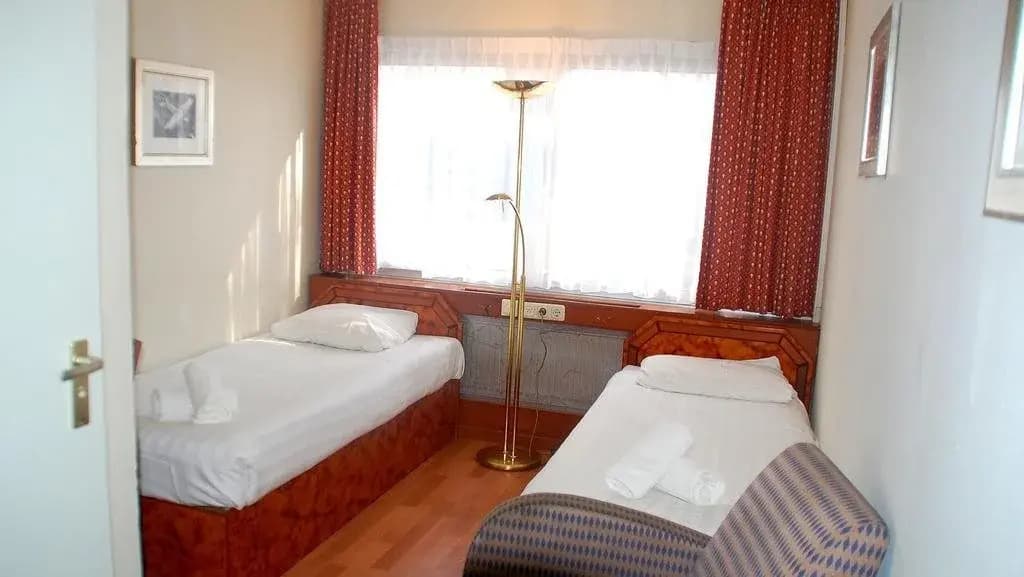 Hostel Bargain Toko - photo 3