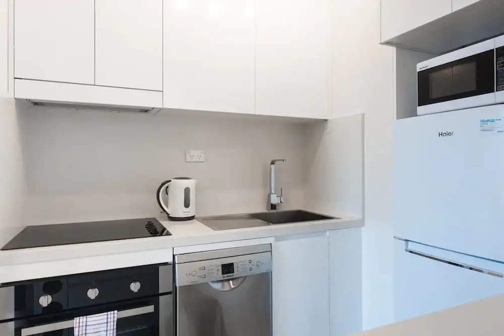 New Modern Apartment in Central Location - photo 12