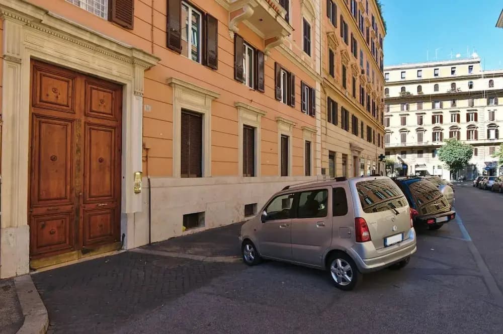 4 Blocks From The Vatican - main photo