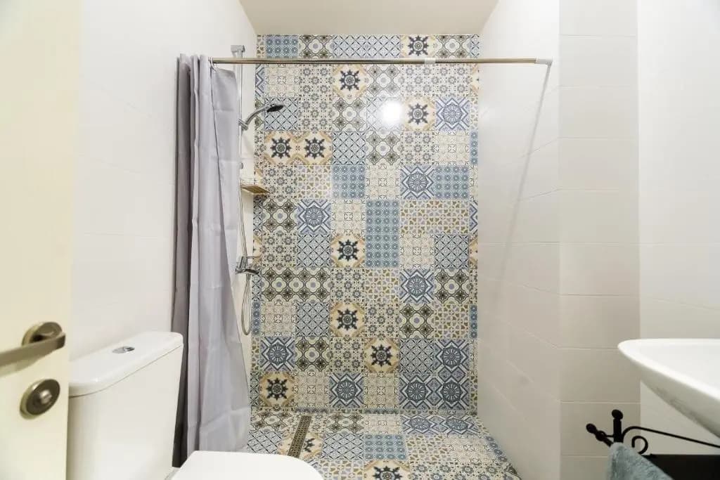 Modern Avlabari in Old Town - photo 9