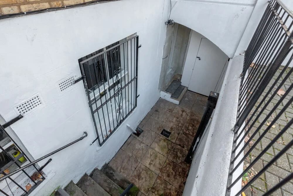 Kings Road Apartments - main photo