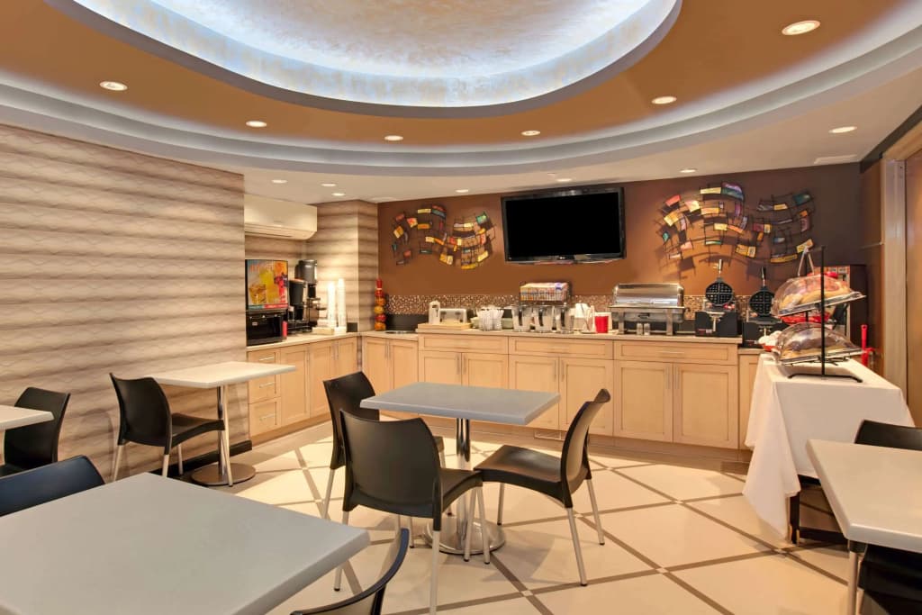 Ramada by Wyndham Bronx - photo 16