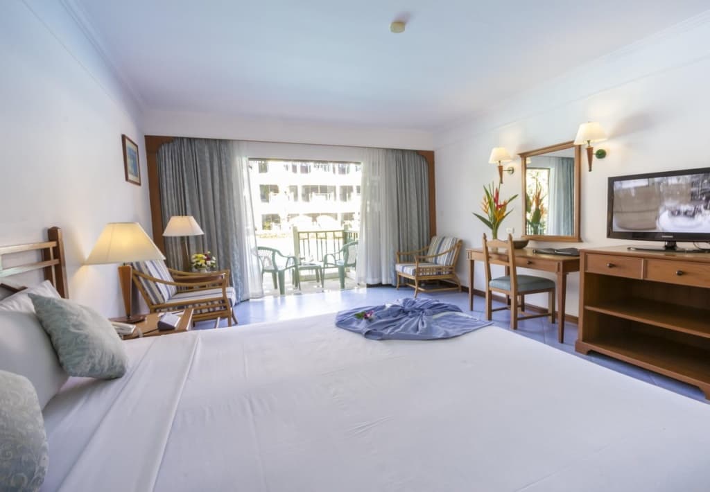 Amora Beach Resort Phuket - photo 3
