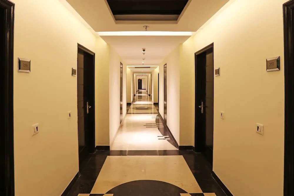Hotel Glitz Westend Inn - photo 11