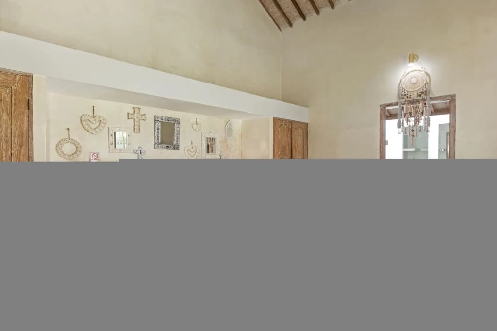 Villa Putih in Kuta with 4 bedrooms and 3 bathrooms - photo 10