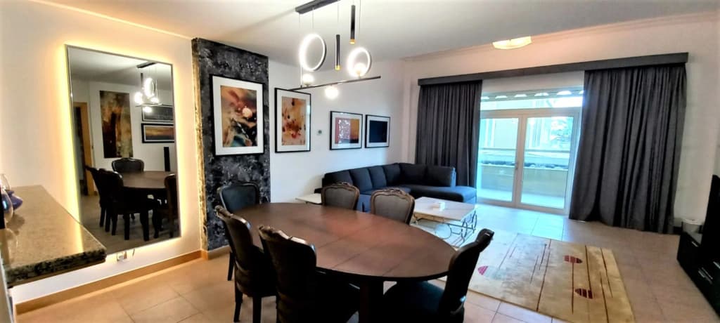 Spacious & Chic 1 bedroom with balcony in Palm - main photo
