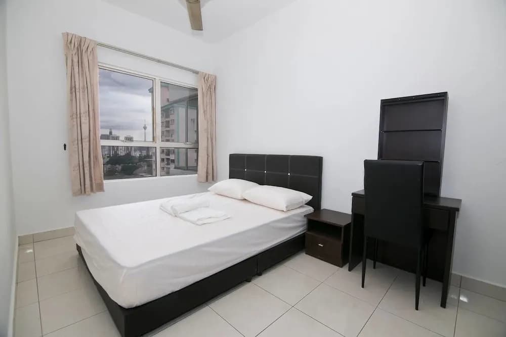 Comfy 3BR Home With Klcc View - photo 3