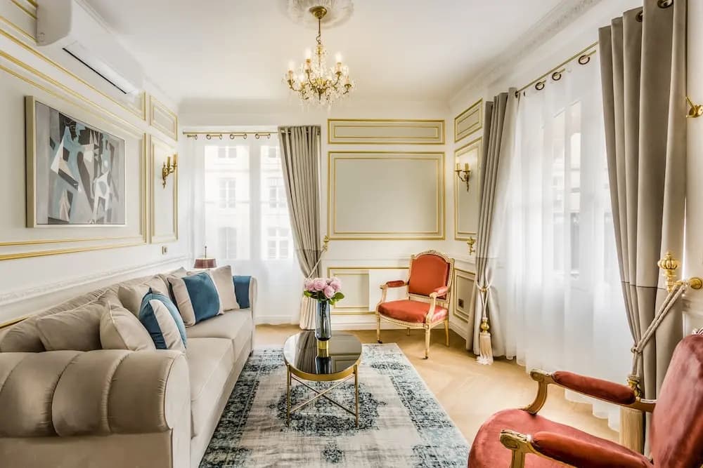 Luxury 6Bdr 5Bth Heritage Building - Louvre View - photo 6