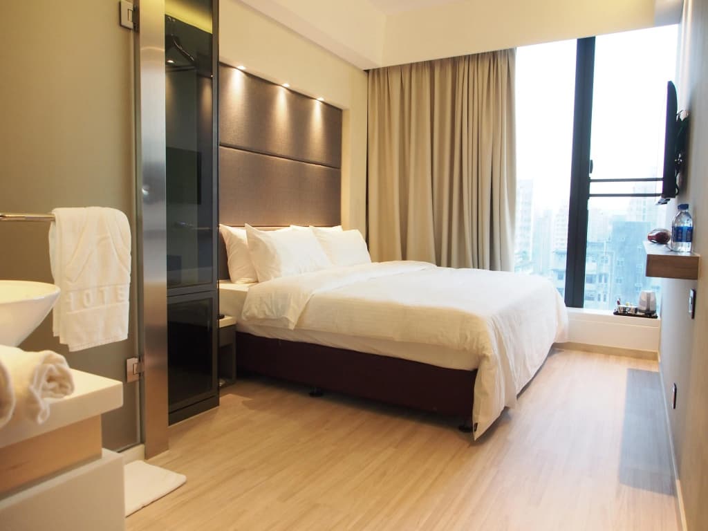 Epoch Hotel - photo 2