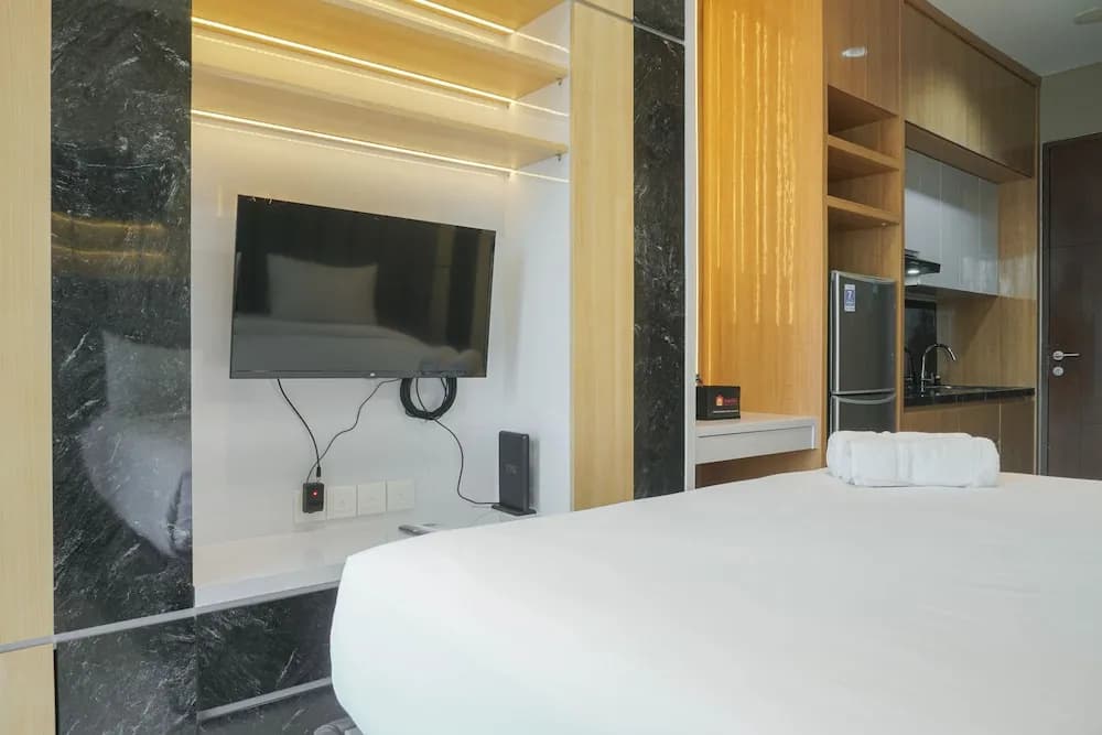 Great Location Studio at The Newton Ciputra World 2 Apartment - photo 3