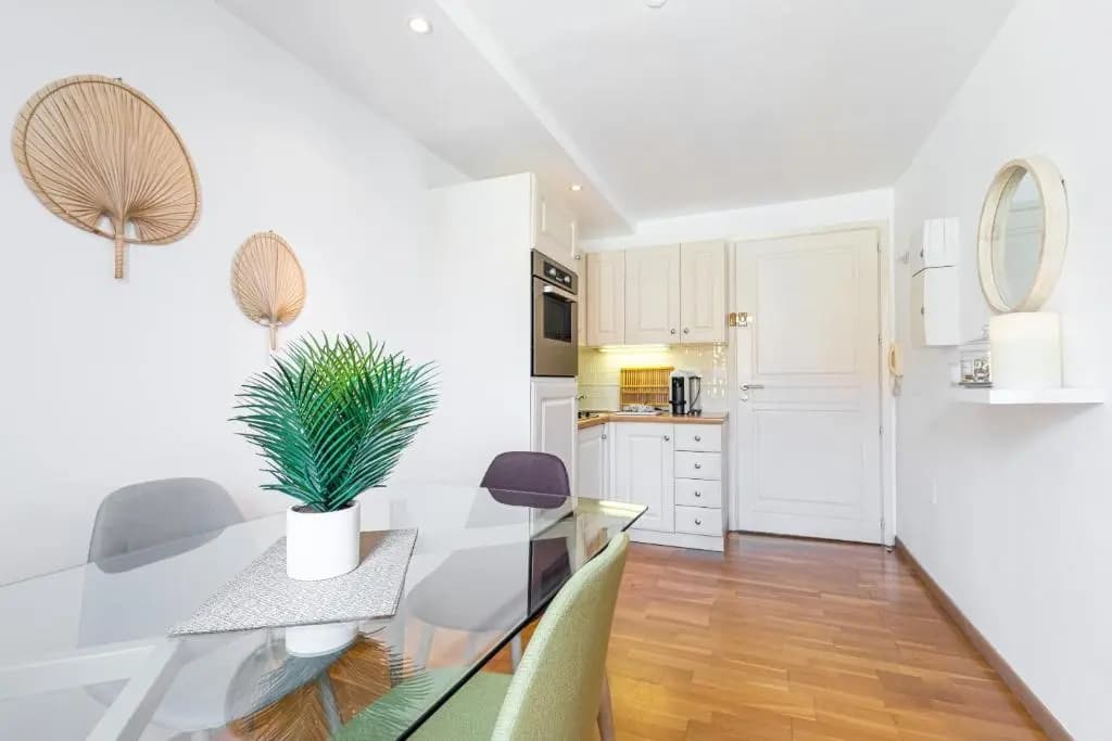 Massena Street - 1 Bdr Duplex with AC & Parking - photo 17