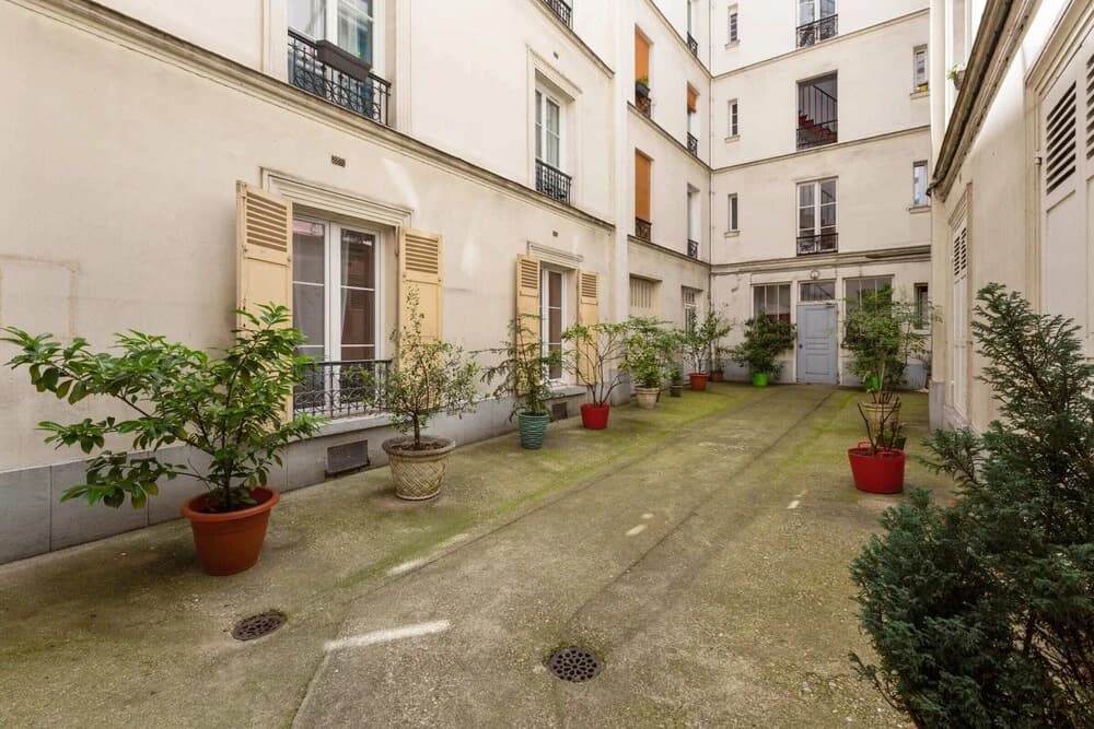 Beautiful Quiet Designer Apartment in Paris - main photo