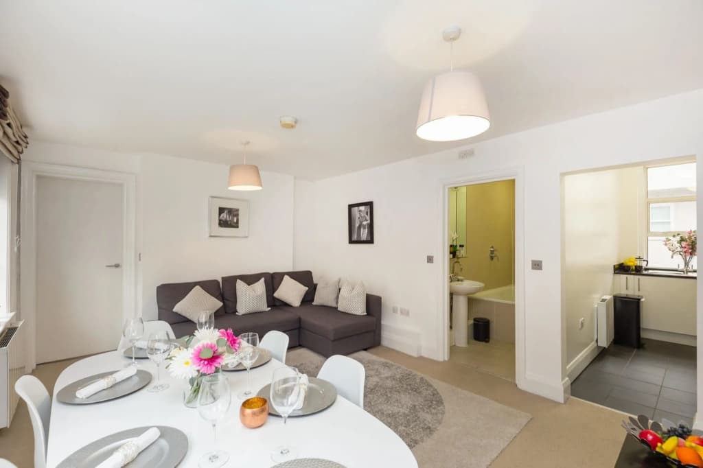 Chiltern And Baker Luxury Suites - photo 3