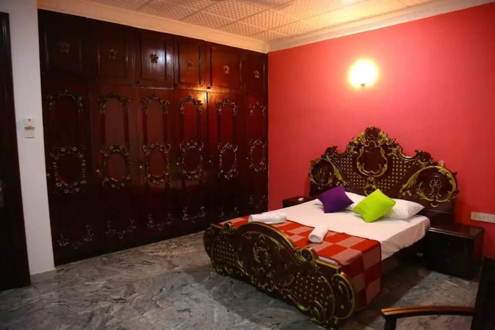 Royal Marine Inn - photo 4