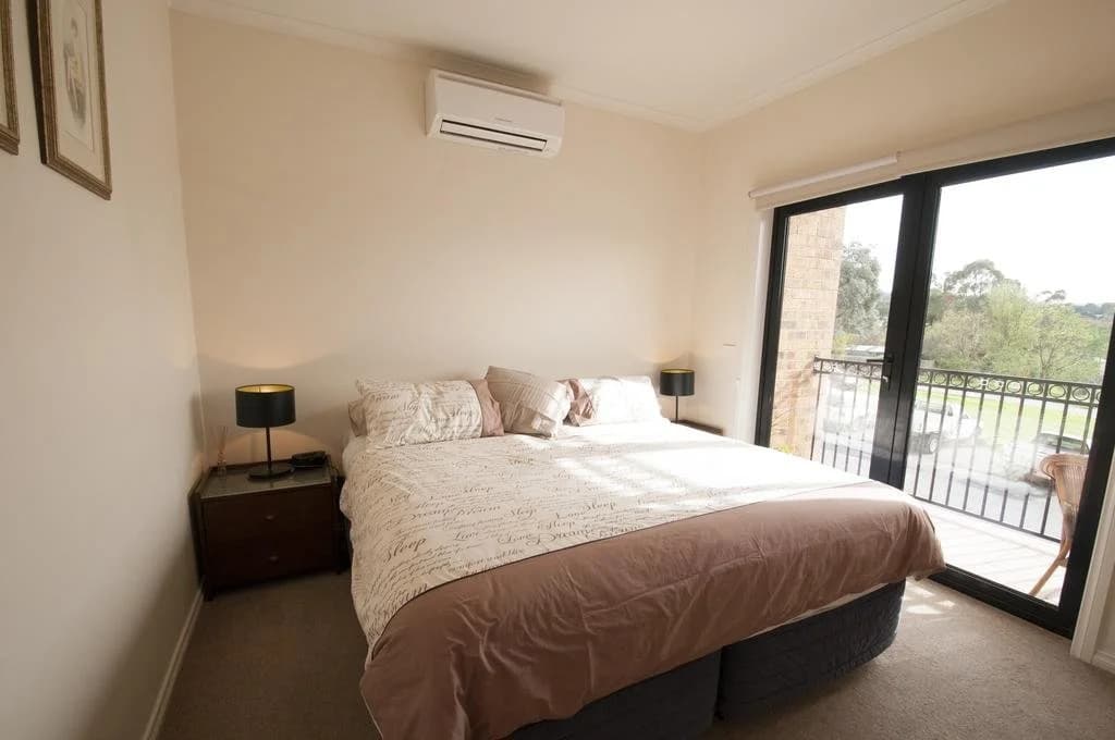 Yarra Glen Racecourse Apartments - photo 3