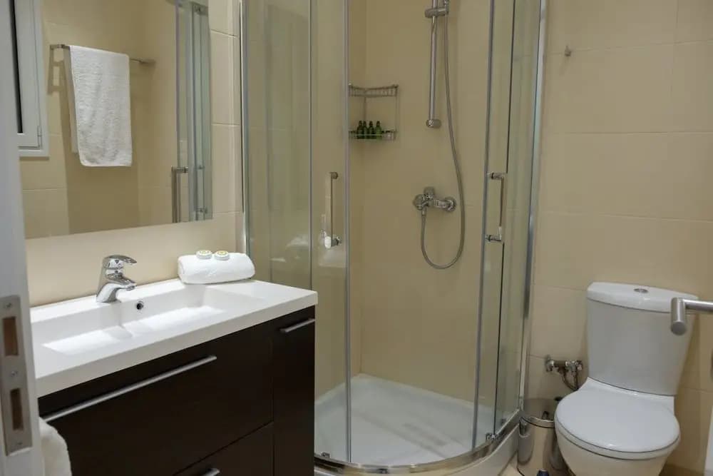 Spacious Modern 3BD Apartment - photo 7