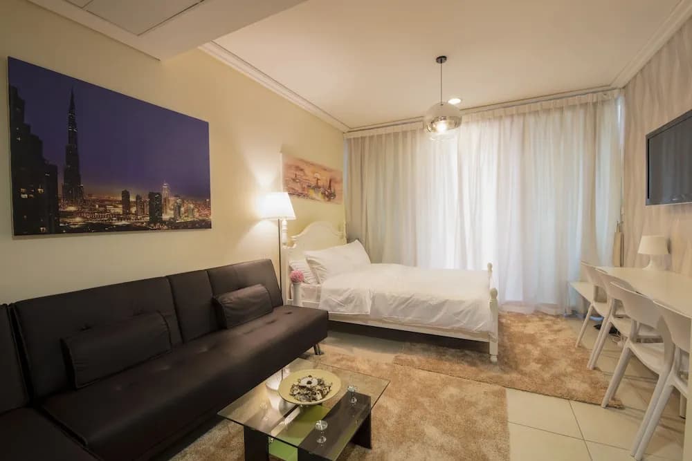 Iconic Apartment with Balcony - photo 3