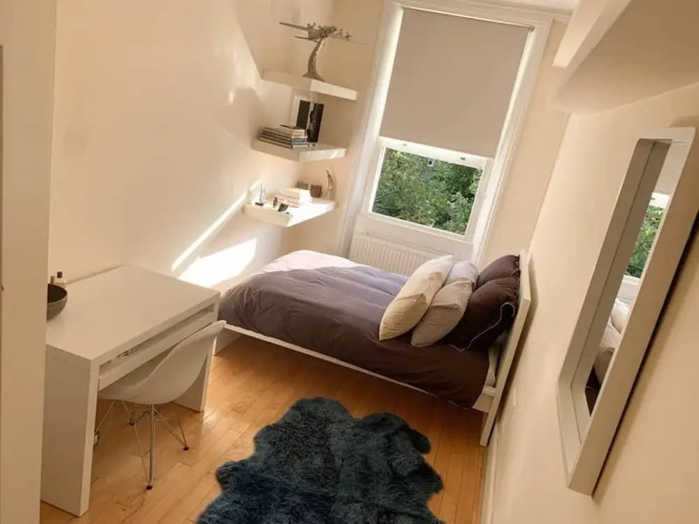 Beautiful 2 Bedroom Property in Earl's Court - photo 5