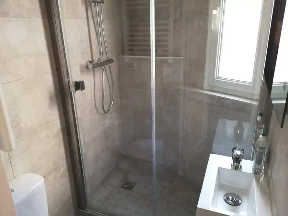Renovated Studio Near Buttes Chaumont - photo 8