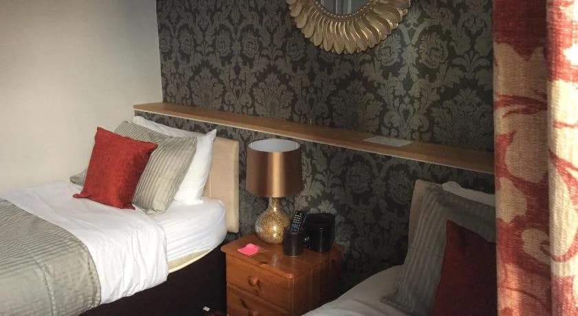 Mayfield Lodge - photo 3