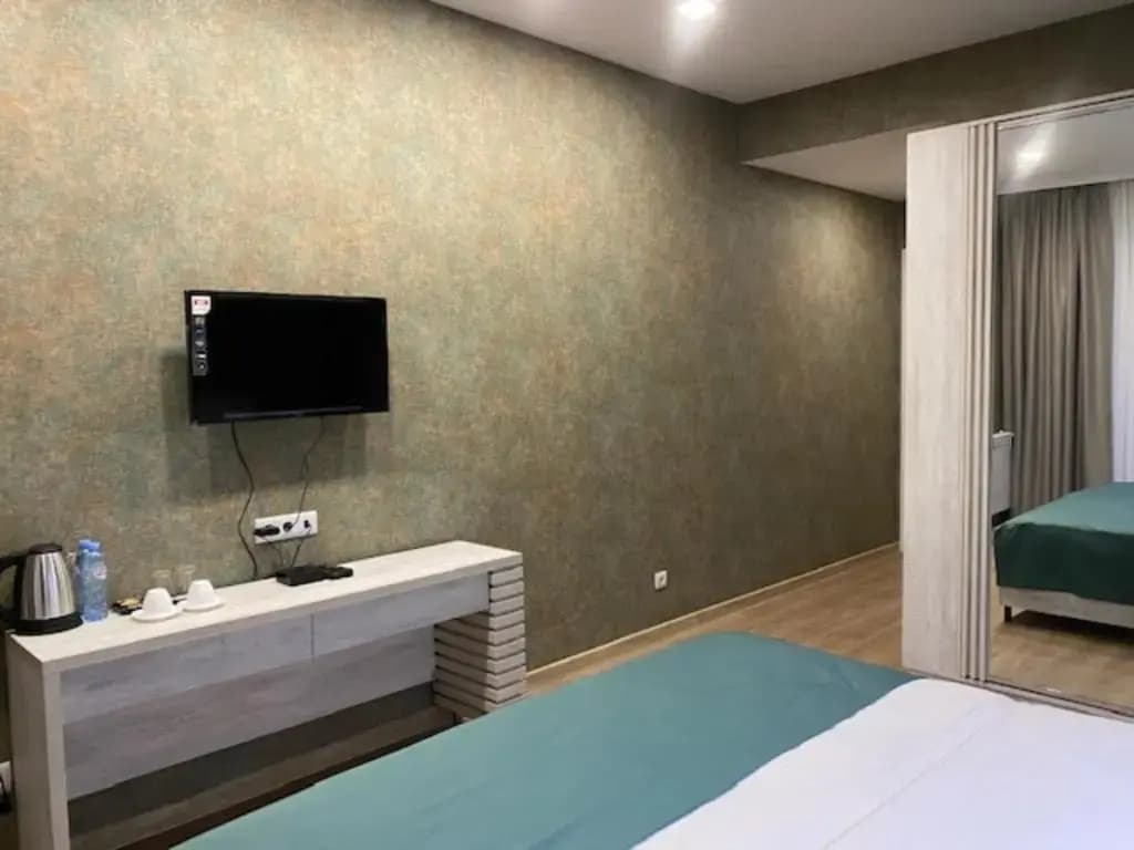 Round Garden Hotel - photo 3