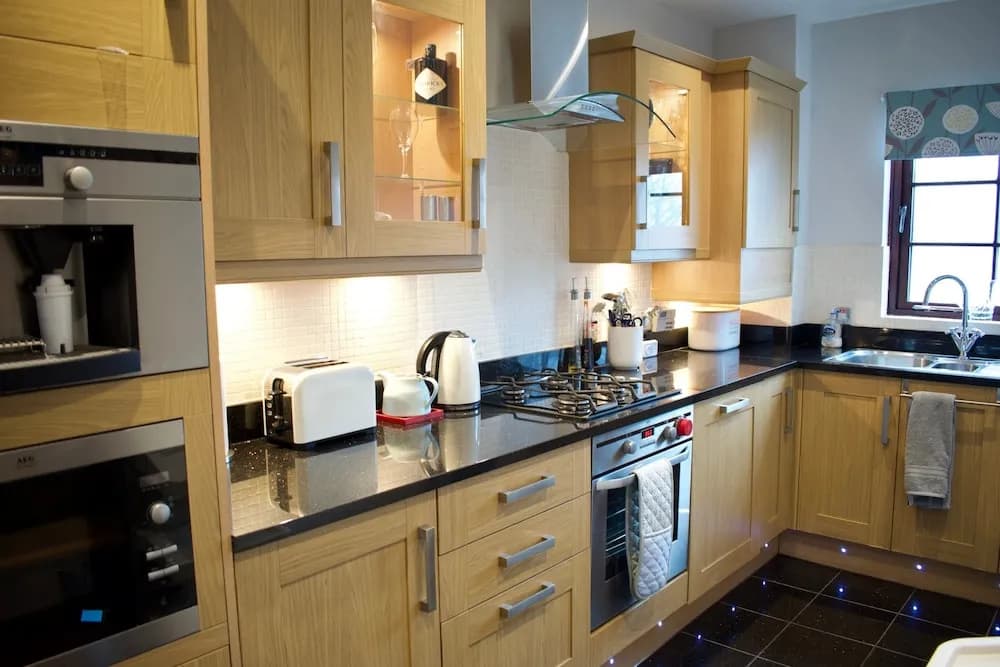 Edinburgh Top Floor Flat - photo 12