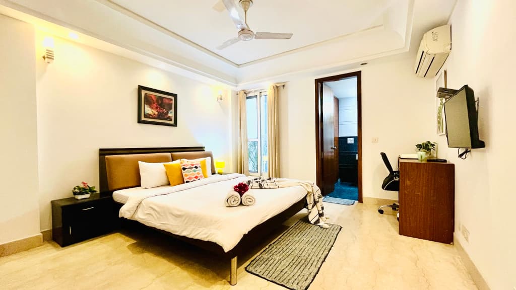 Bluo Modern 3Bhk M Block - Balcony, Parking - photo 5