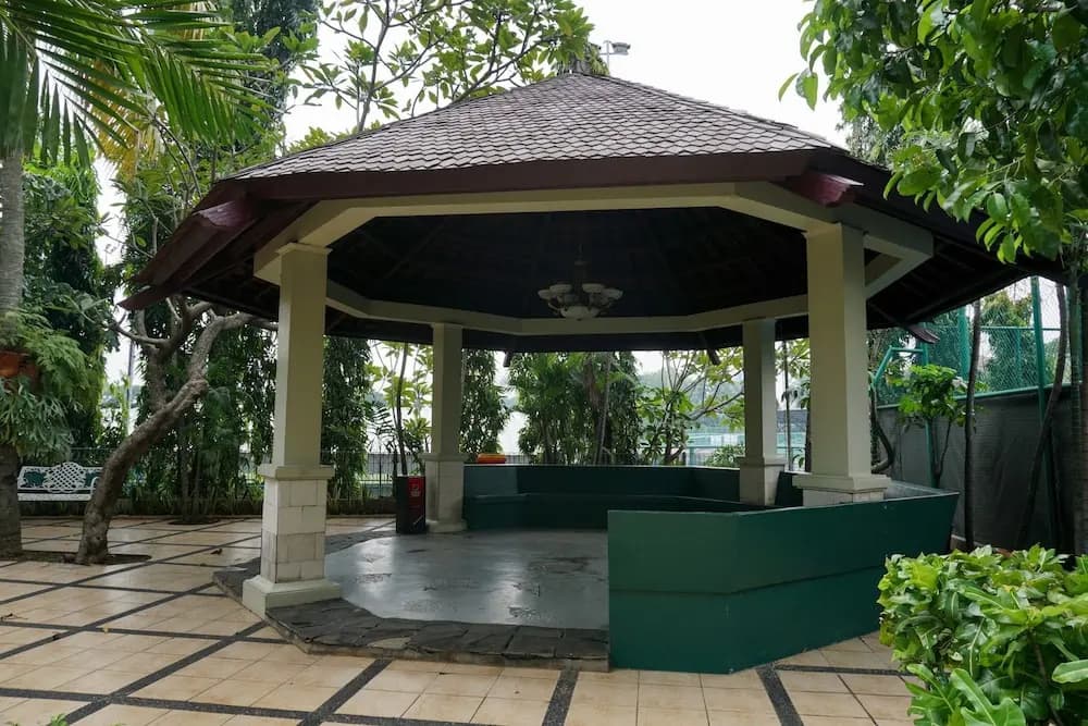 2Br with Pool View at Beverly Tower Apartment - photo 15