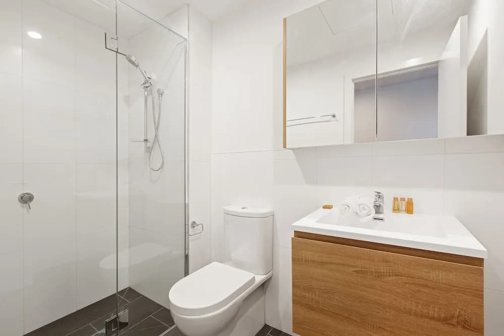 Spacious Urban Oasis in Central Location - photo 9