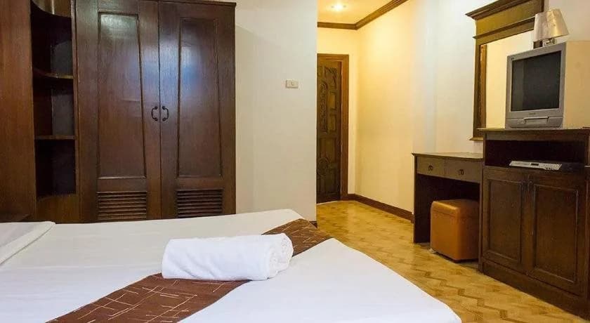 Baan Natacha Beachfront Guesthouse - photo 3