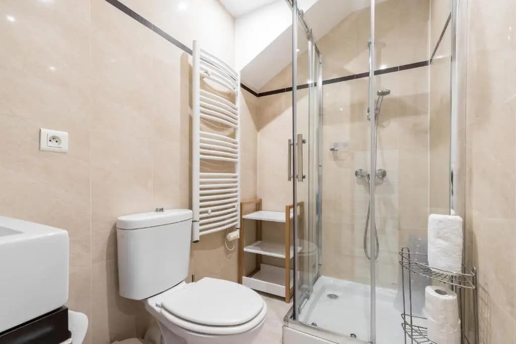 Massena Street - 1 Bdr Duplex with AC & Parking - photo 8
