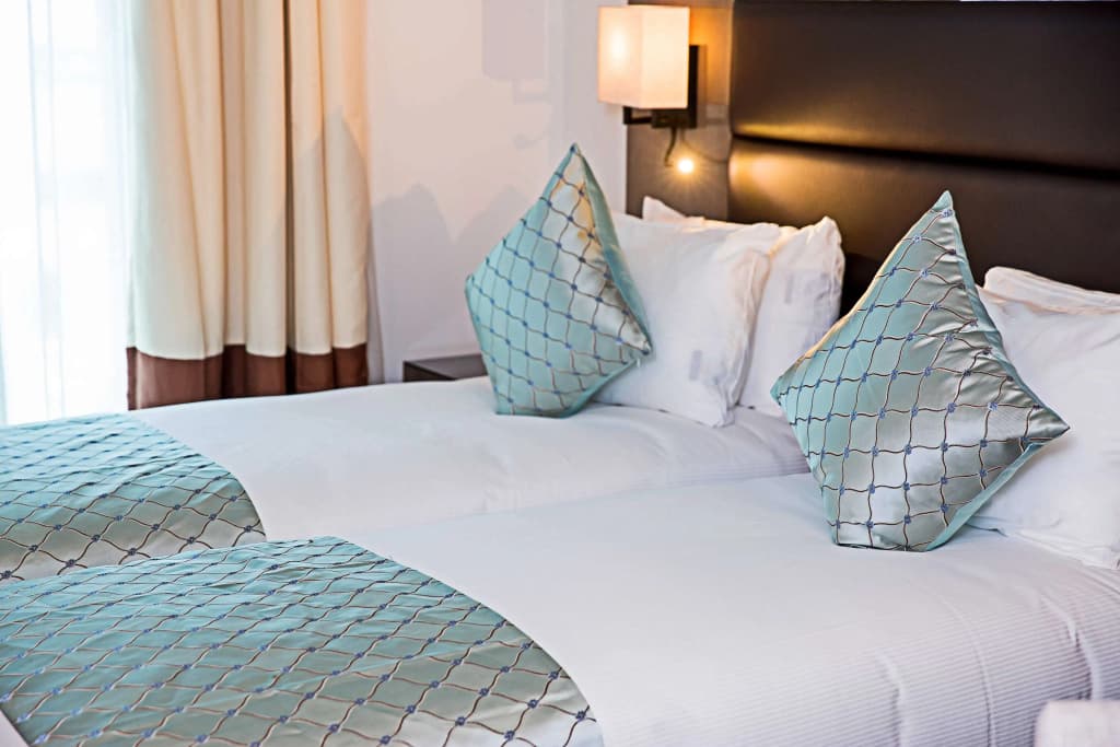 Atrium Hotel Heathrow - photo 5