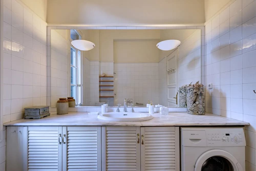 Artistic neoclassical residence - photo 15