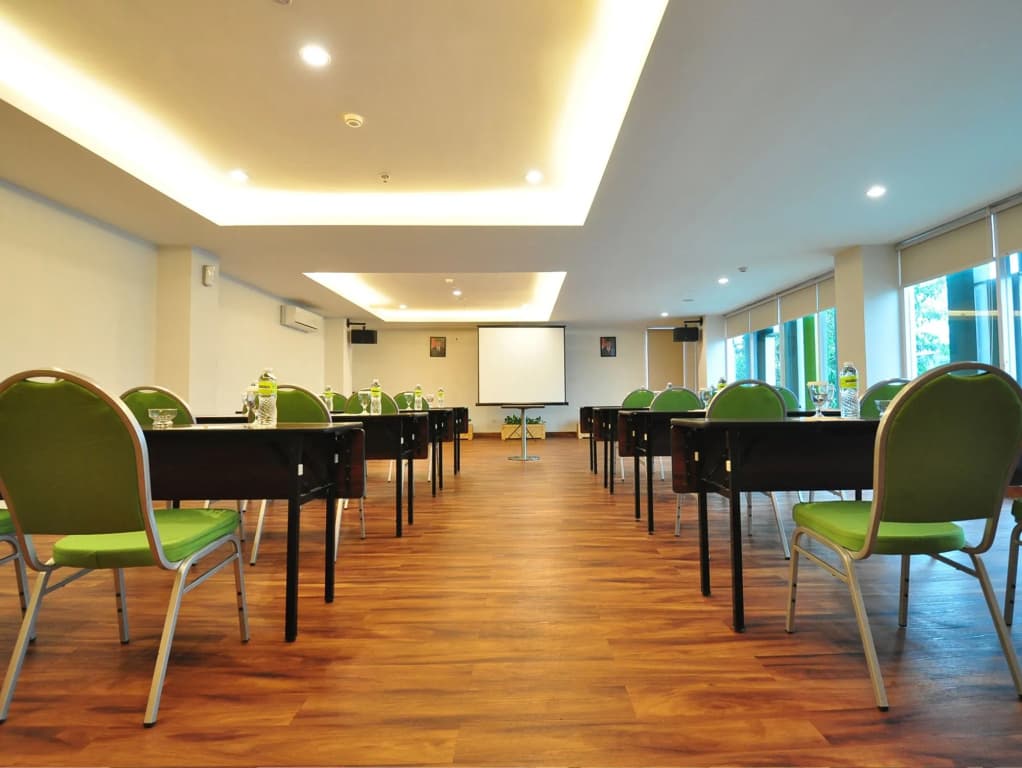 MaxOneHotels.com @ Kramat - photo 21