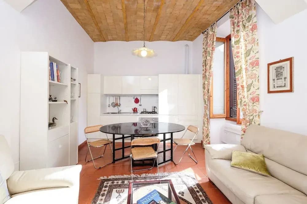 Rustic Retreat on Cobblestone Street - photo 4