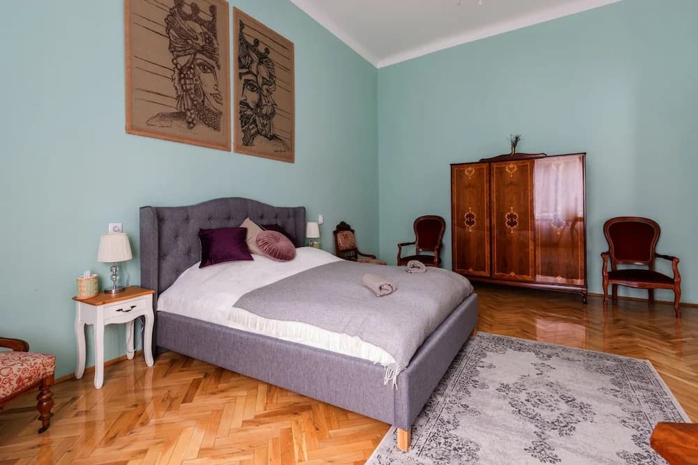 Luxury & Spacious Eclectic Style Apartment - photo 5