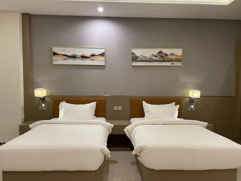 Season Inn Hotel - photo 3