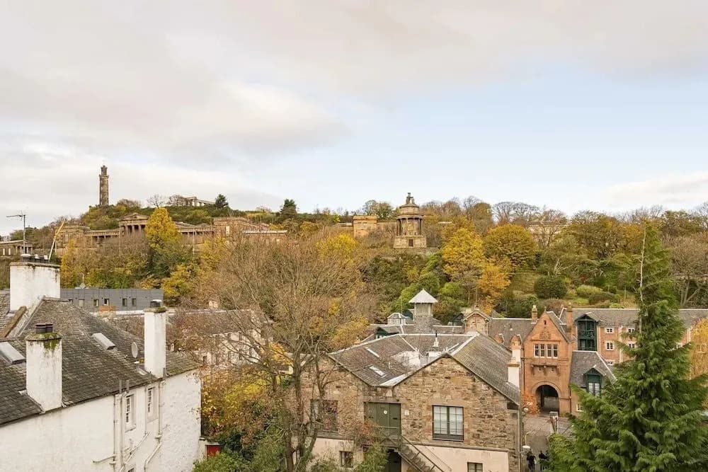 Royal Mile 2BR Apartment Private Balcony - photo 8