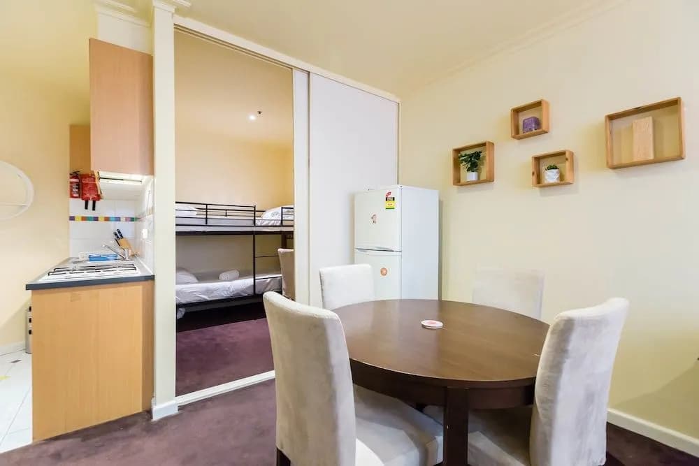 ELIZA, 2BDR Melbourne Apartment - photo 3