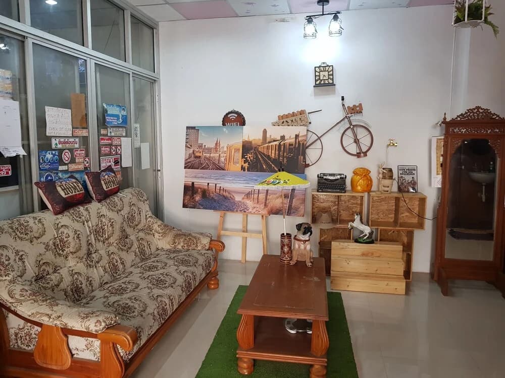 Thee Thee Guesthouse - photo 2