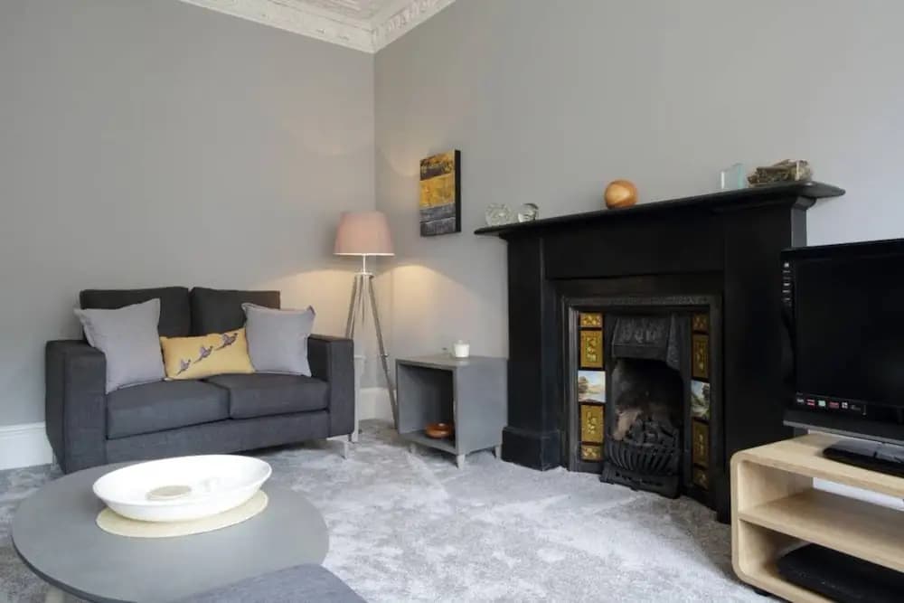 2 Bedroom Bruntsfield Apartment - photo 3