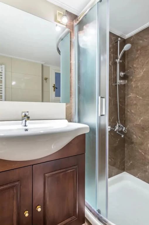 Chic flat in Kolonaki next to American Embassy - photo 8